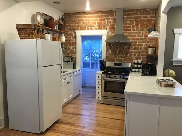 Cocina - 501 E Helen St