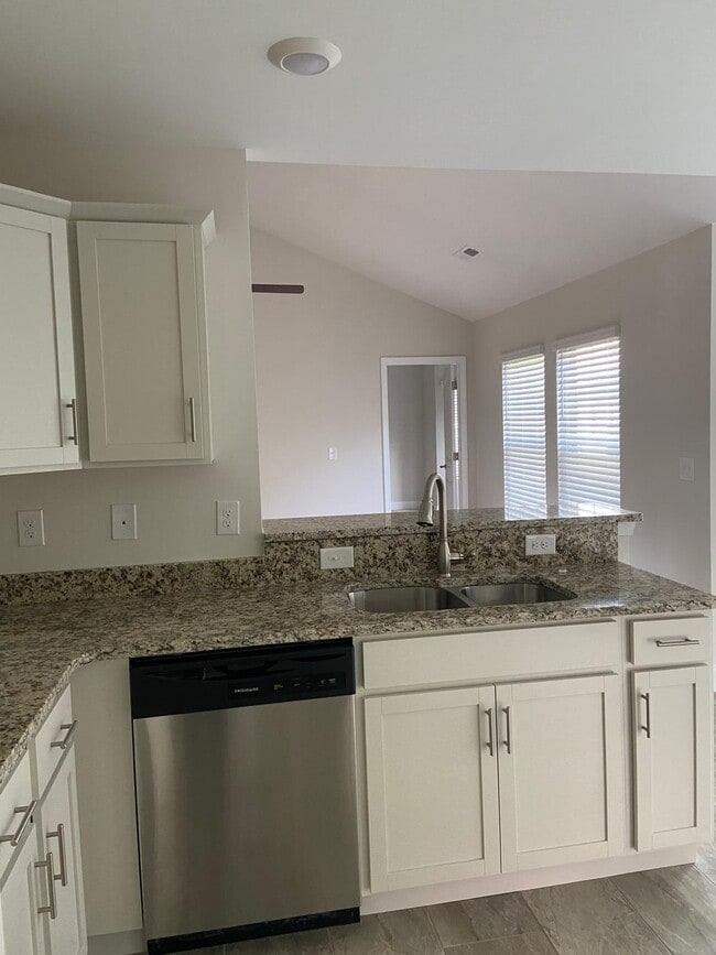 Building Photo - 1020 Belsole Pl