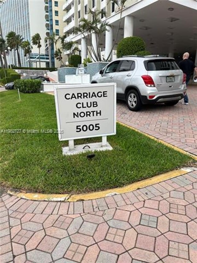 Primary Photo - 5005 Collins Ave