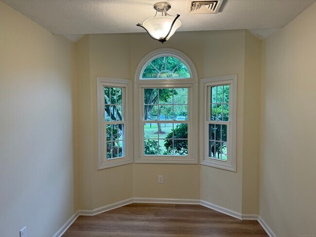 Building Photo - 378 Meridian St Ext