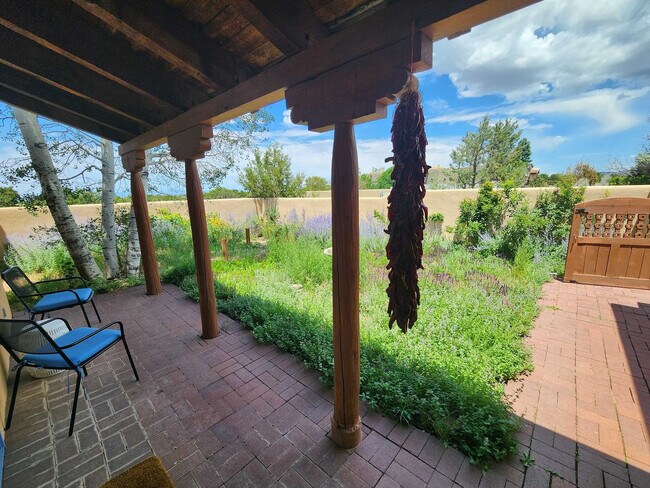 Foto del edificio - 6 Fonda Way