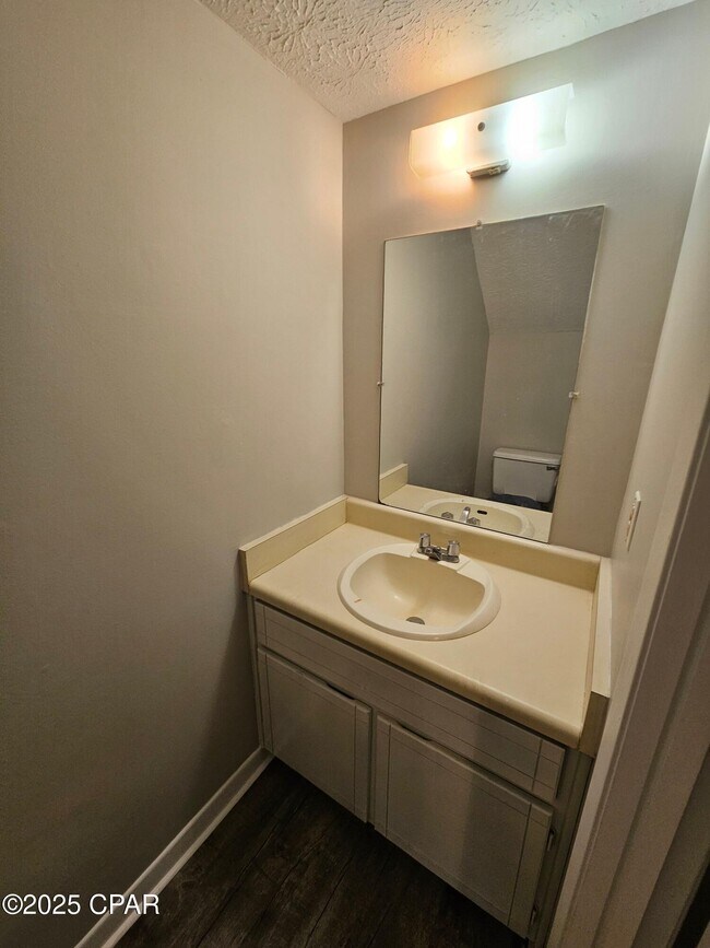 Building Photo - 6405 Lenawee St