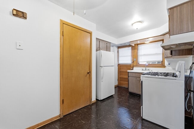Building Photo - 3180 W Meadow Ln Dr
