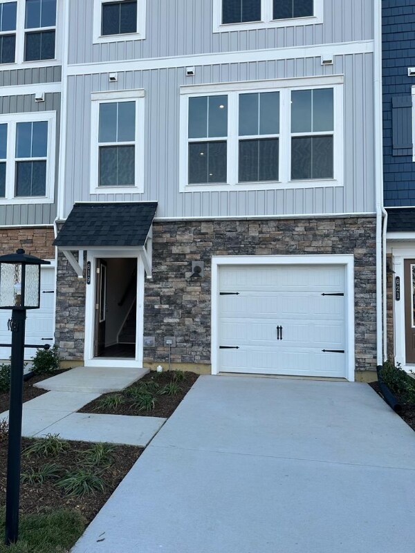 Foto principal - 619 Rivanna Hl Rd