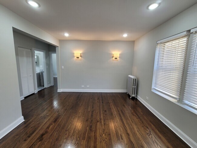 Foto del edificio - 5058.5 N Wolcott Ave