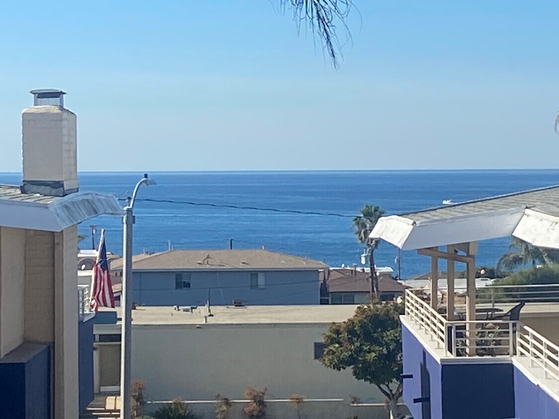 Ocean View from Brand New Upper 2 bd 2 ba - 370 Palos Verdes Blvd