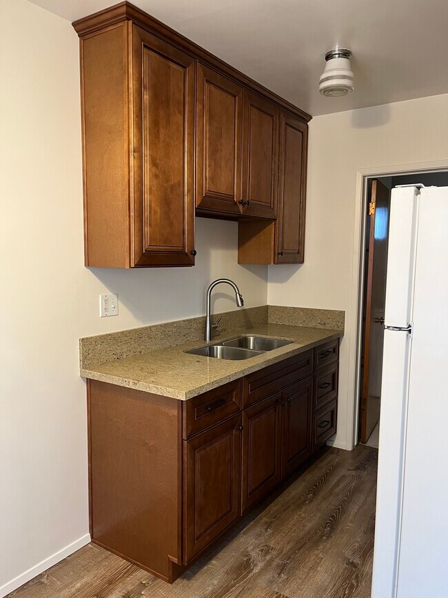 Building Photo - 224 Linwood Ave