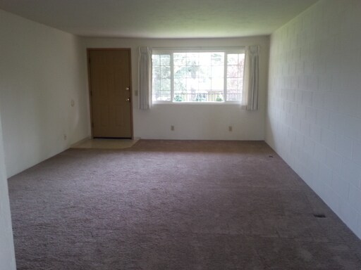 Building Photo - 2675 Oak St