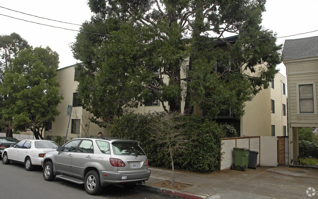 Building Photo - 1550 Walnut St