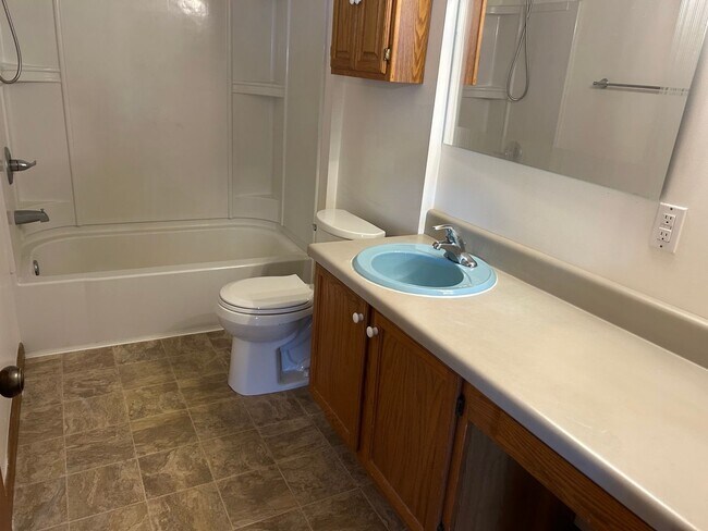 Foto del edificio - 2 Bedroom / 1 Bath Apt -  Kingsport TN