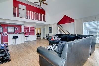 Building Photo - 11915 Gardenglen Dr