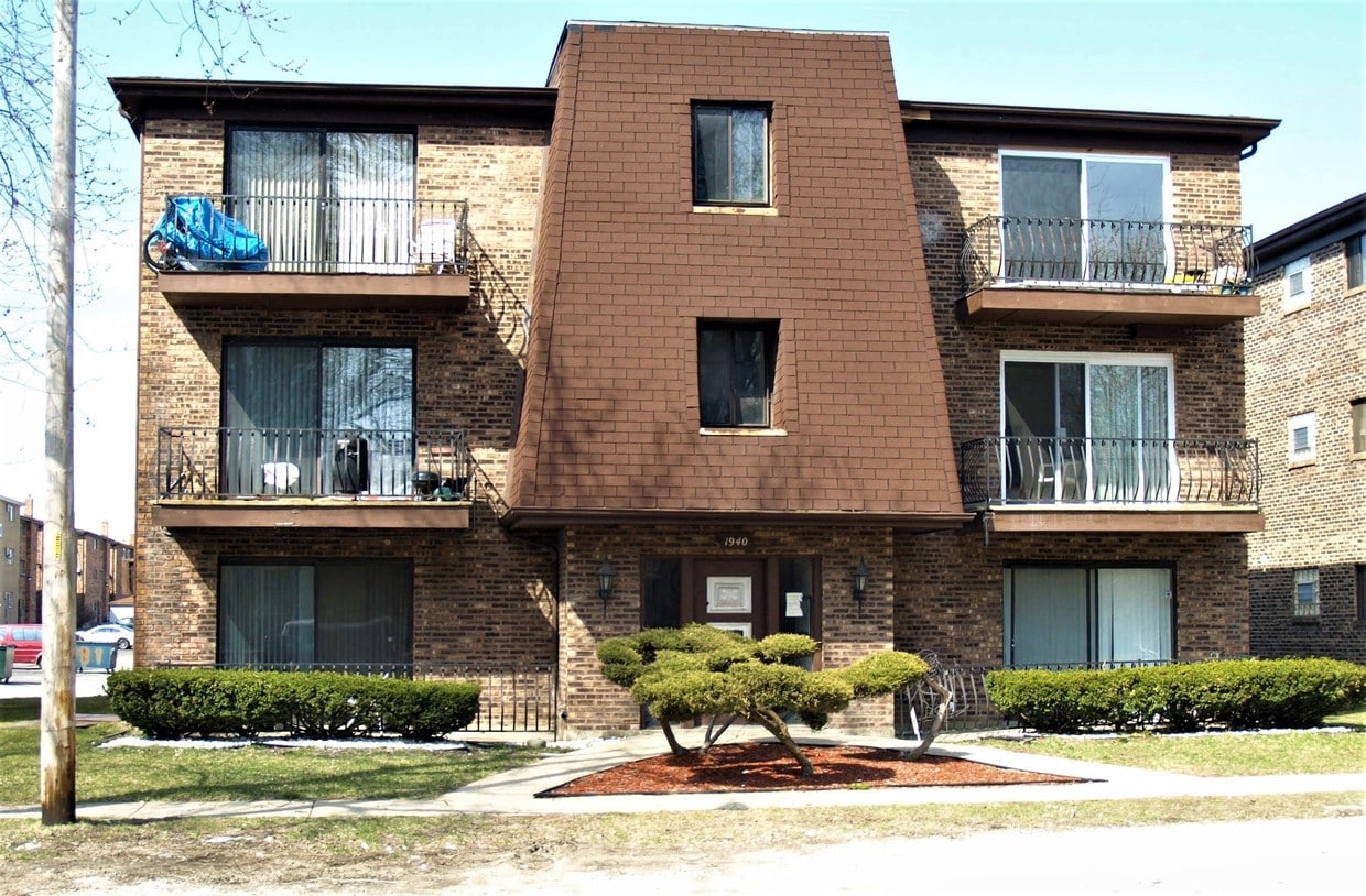 1930 Pulaski Rd, Calumet City, IL 60409 Apartments in Calumet City
