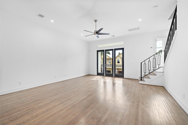 Building Photo - 1011 E 28th St