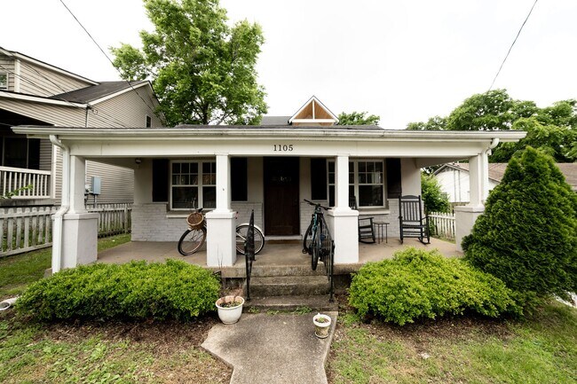 Foto del edificio - Charming 3-Bedroom Furnished Home – Walk t...