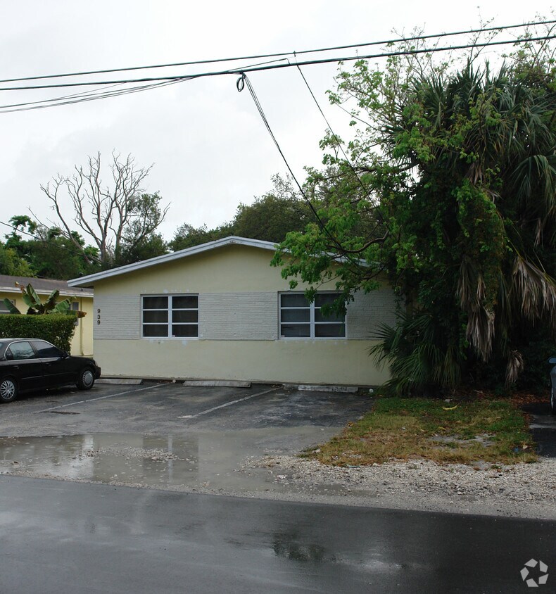 Building Photo - 939 Tequesta St