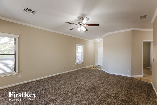 Building Photo - 1118 E Gwen St