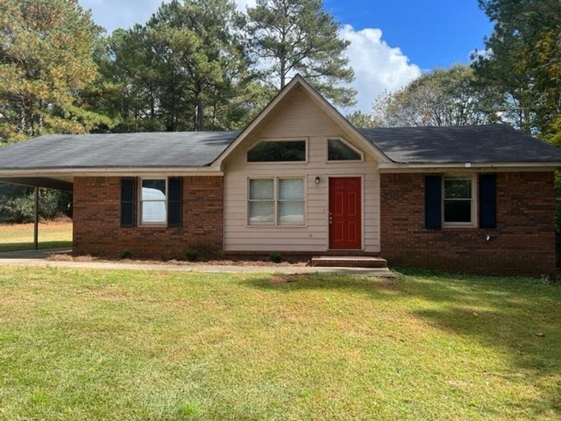 Foto principal - Charming 3 Bedroom 2 Bath Home