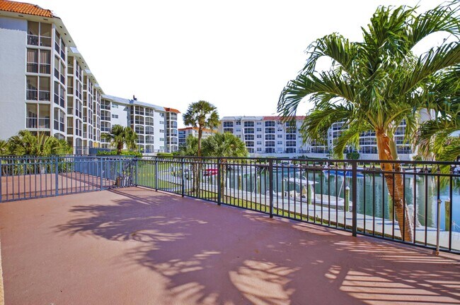 Building Photo - 2871 N Ocean Blvd