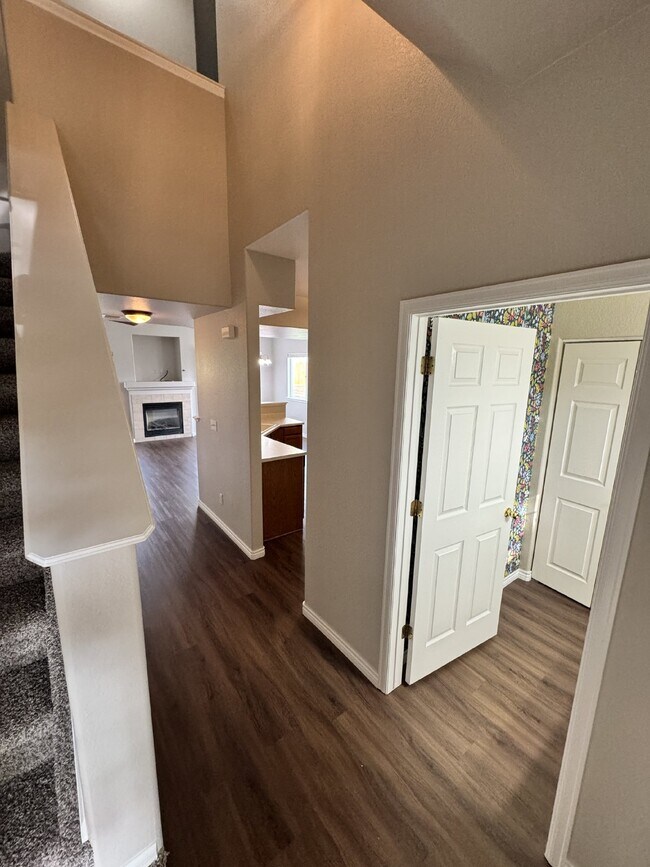 Photo - Beautiful End Unit Townhouse In Thornton!