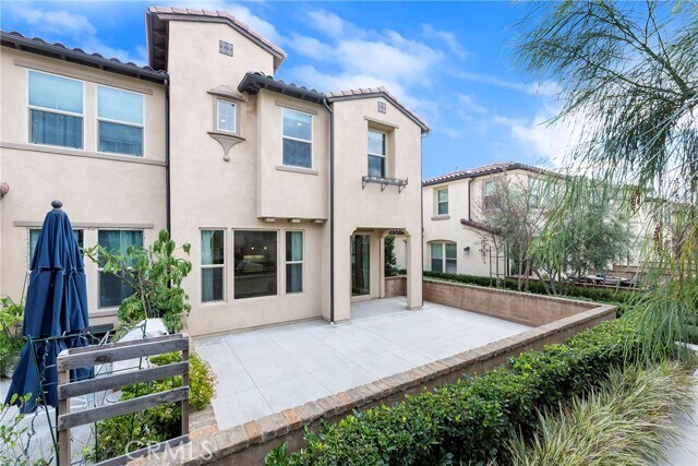 Building Photo - 18 Prominence