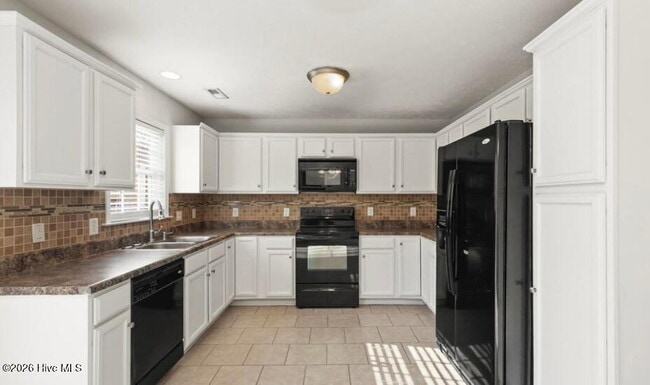 Foto del edificio - Nice 3 Bedroom, 2 Bath Home in Richlands-303 Rolling Meadow Ct.