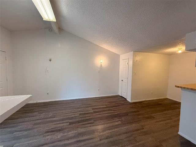 Building Photo - 7152 Fair Oaks Ave