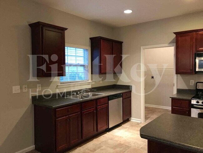 Foto del edificio - 1088 Fairbank Ln