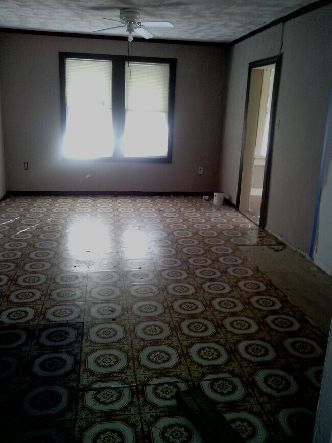 comedor - 110 Dowdy St