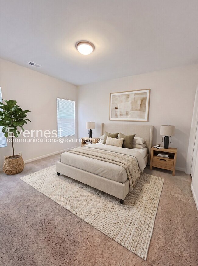 Building Photo - 3 Bed/2 Bath Home with Off-Street Parking / Pet-Friendly / Vouchers Accepted / Coming Soon!