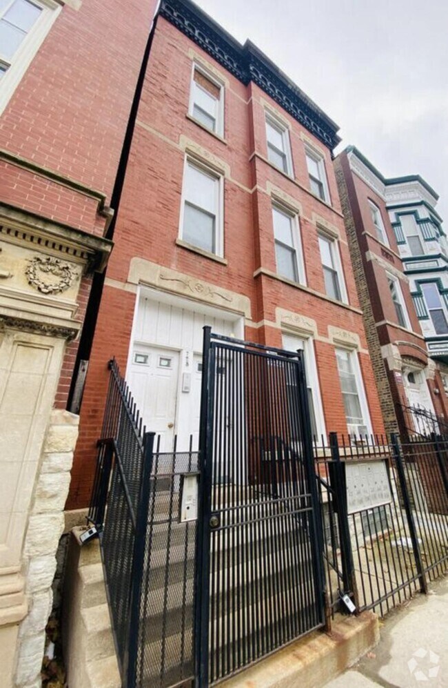 Building Photo - 725 N Ada St