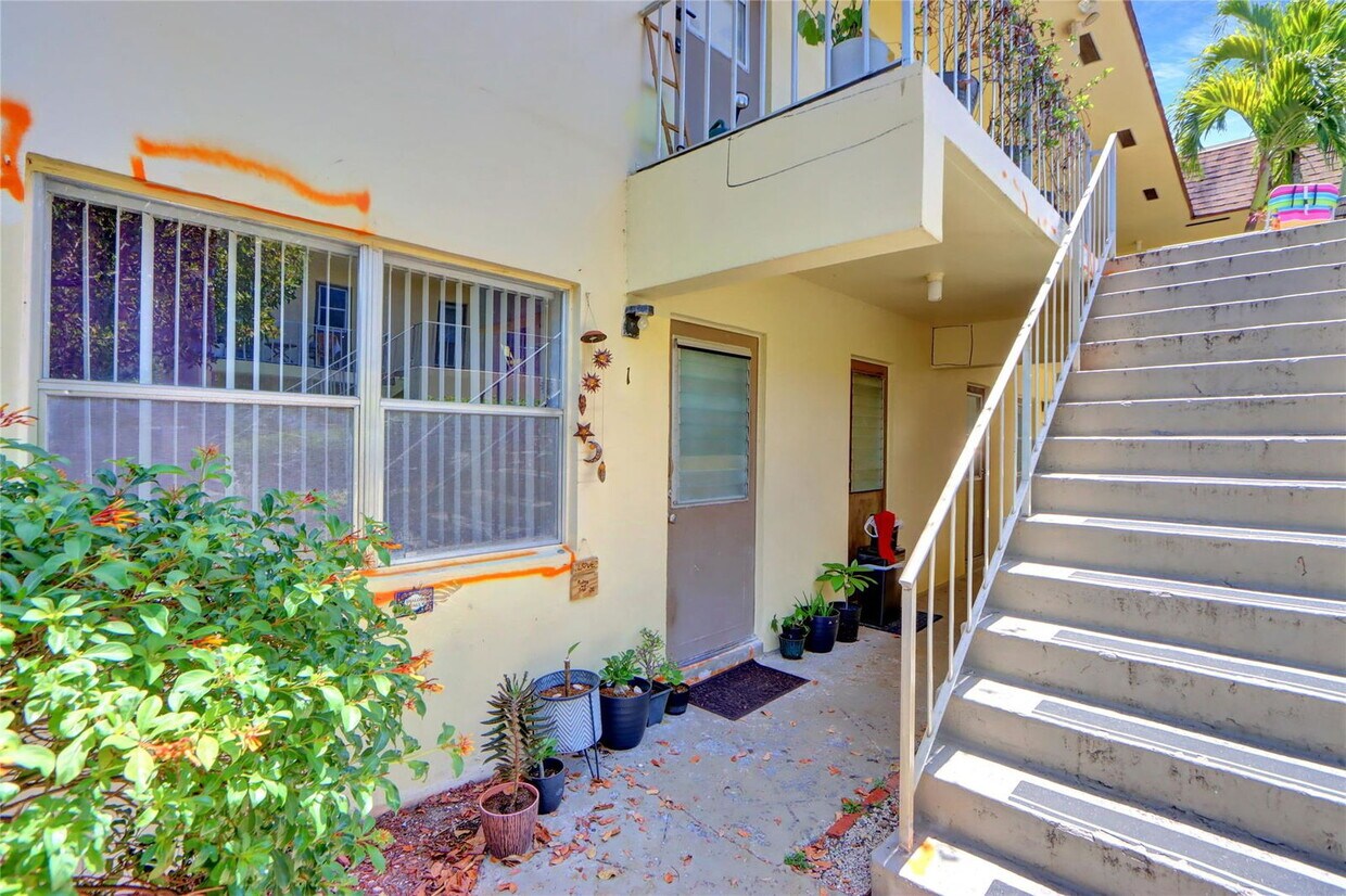 Primary Photo - 260 NW 19th St