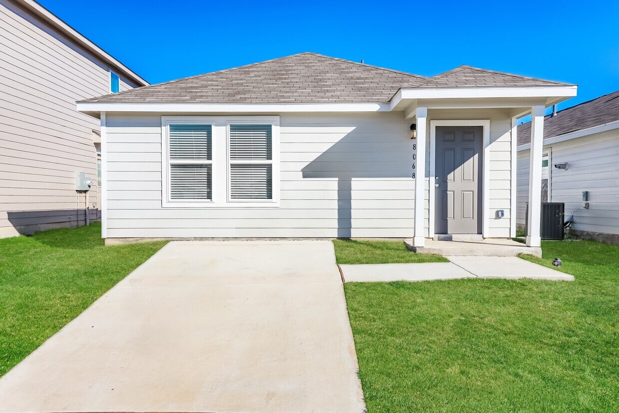 Primary Photo - 8068 Nube Medina