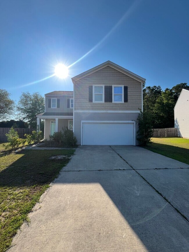 Building Photo - Beautiful 4-Bedroom Home in Leland!