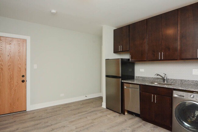 Foto del edificio - 429.5 W Belden Ave