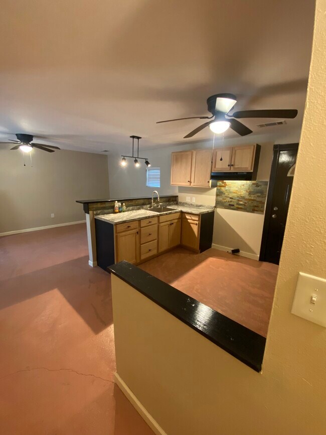 Foto del edificio - 3540 N Foster Dr