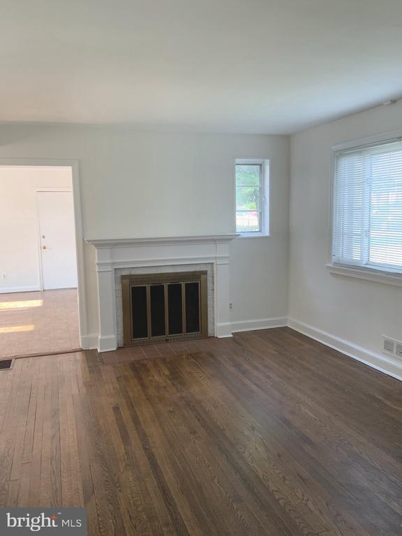 Foto del edificio - 4410 Woodfield Rd