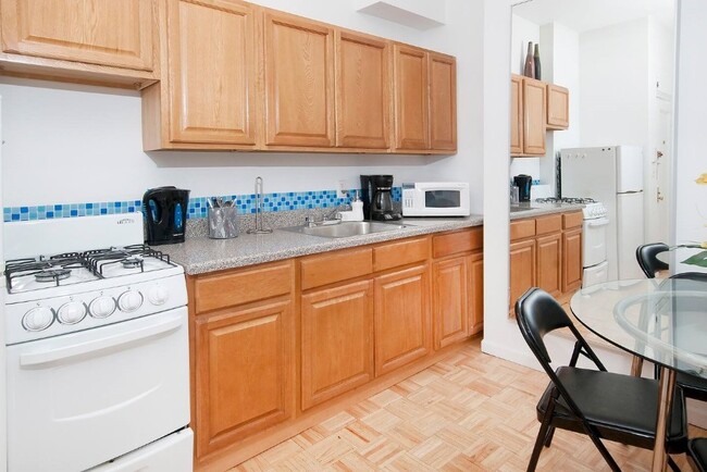 Building Photo - 2 BEDROOM GREAT APT!!!
