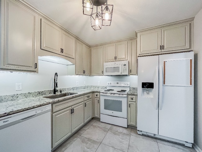 Photo - 1008 Holland Dr Townhome