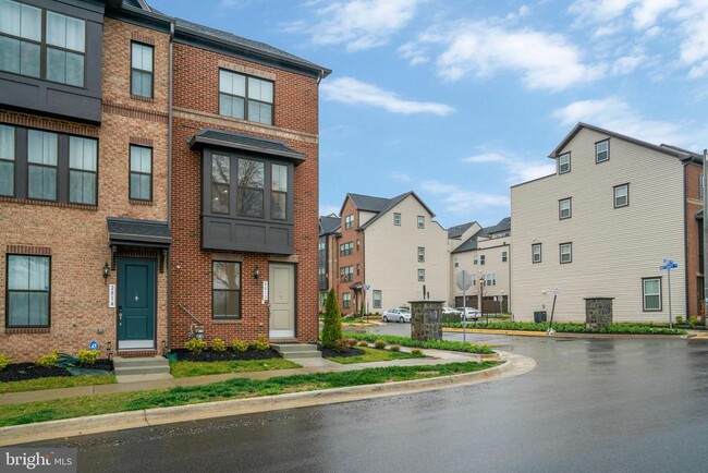 Building Photo - 2812 Dart Dr