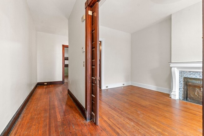 Foto del edificio - Spacious 6BR/2.5BA in CV AVAILABLE August 2025