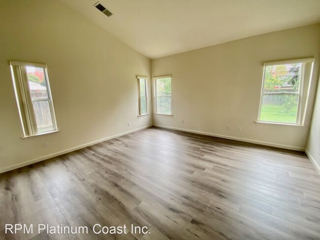 Building Photo - 3 br, 2.5 bath House - 1850 Goshen Ave.