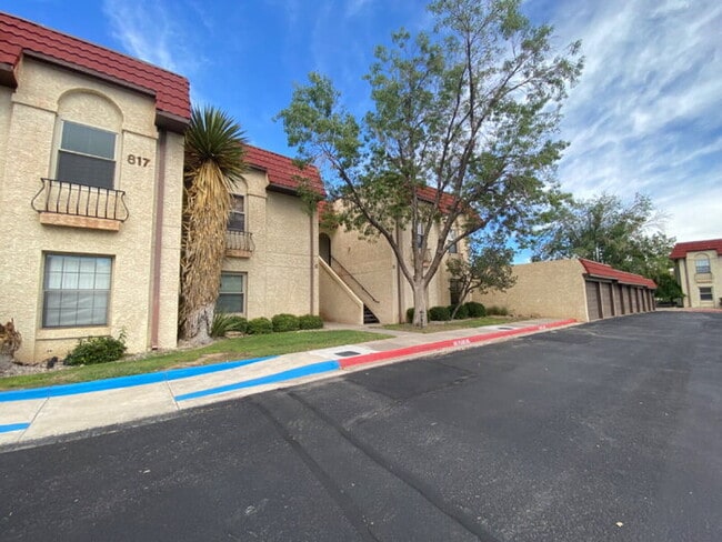 Building Photo - 1BR/1Bath Condo w/Garage