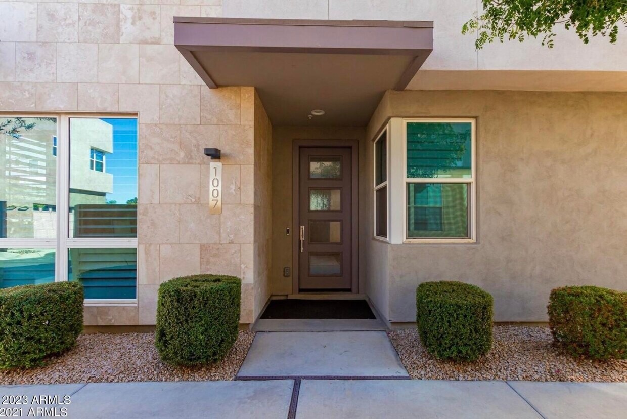 Foto principal - 9001 E San Victor Dr
