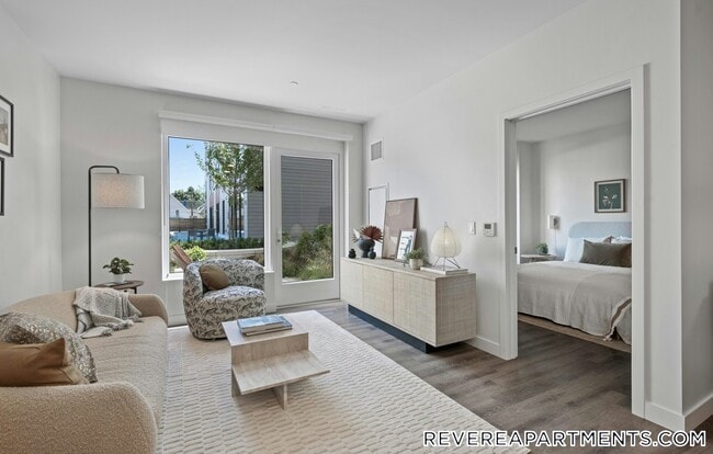 Building Photo - 328 Bank St