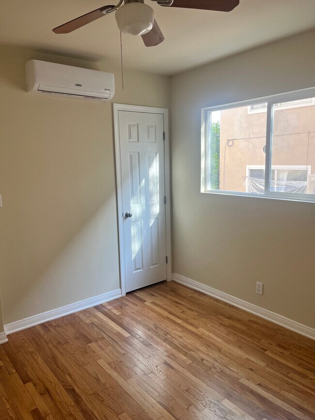 Foto del edificio - 1391 N Altadena Dr