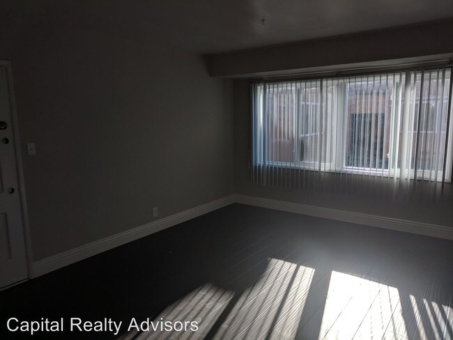 Foto del edificio - 5701-5752 S Fairfax Ave