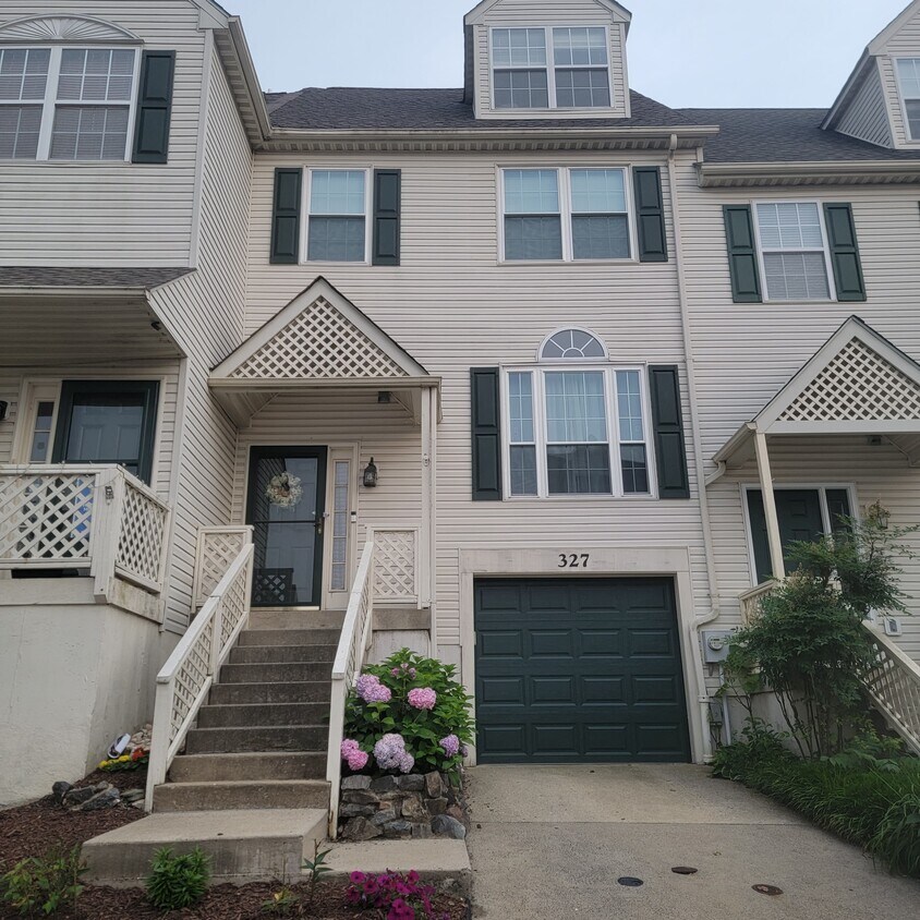 Primary Photo - 327 Thyme Ln