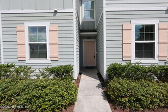 Building Photo - 433 Running Wds St