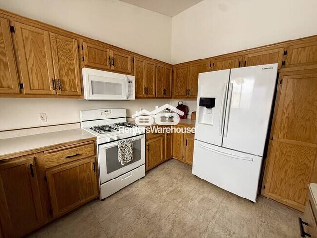 Foto del edificio - SFH - 6 Bed Farmington for Rent - Avail May 2026