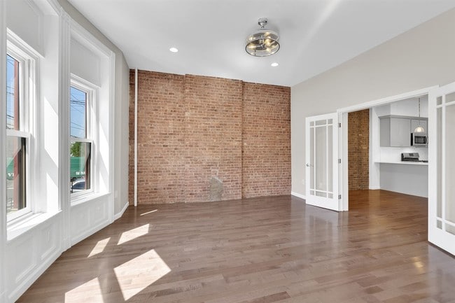 Building Photo - 2412 Palisade Ave